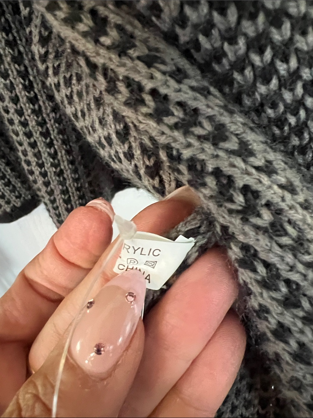 Chic Gray Knit Poncho with Buckle Neck Detail - Picture 5 of 6